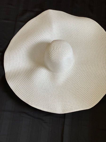 The “Baddie” Beach Hat