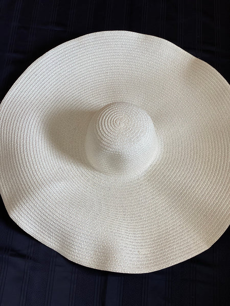 The “Baddie” Beach Hat